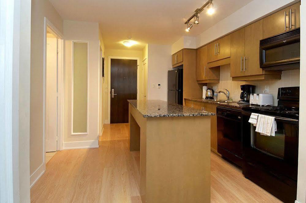 Whitehall Suites - 263 Wellington St W Toronto Extérieur photo