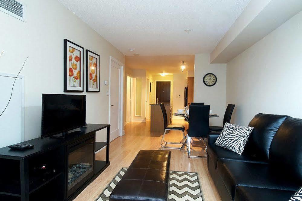 Whitehall Suites - 263 Wellington St W Toronto Extérieur photo